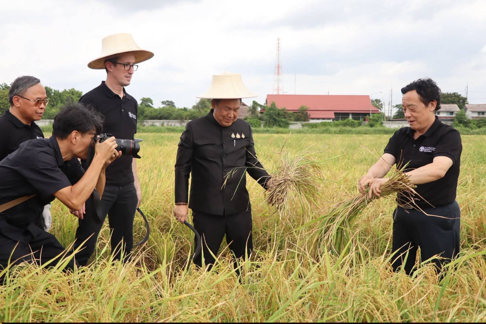 title - เลขาธิการสำนักงานการปฏิรูปที่ดินเพื่อเกษตรกรรม ให้การต้อนรับ ดร. ฉู ตงหยู (Qu Dongyu) นักการทูตและนักวิชาการชาวจีน ดำรงตำแหน่ง ผู้อำนวยการใหญ่องค์การอาหารและเกษตรแห่งสหประชาชาติ (FAO) พร้อมด้วยคณะผู้แทน FAO ในโอกาสเดินทางมาเยือนประเทศไทย ณ ศูนย์ส่งเสริมและพัฒนาอาชีพเสริมนอกภาคการเกษตร